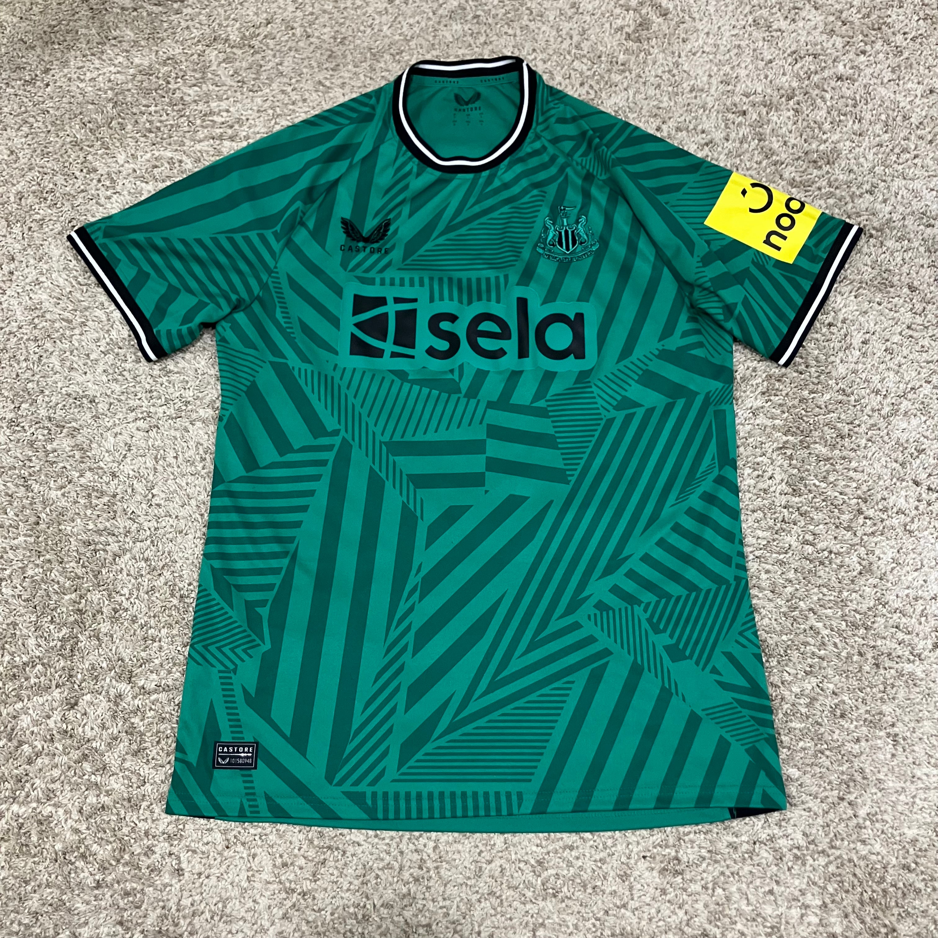Newcastle United 2023/24 Away Green Castore Jersey Large