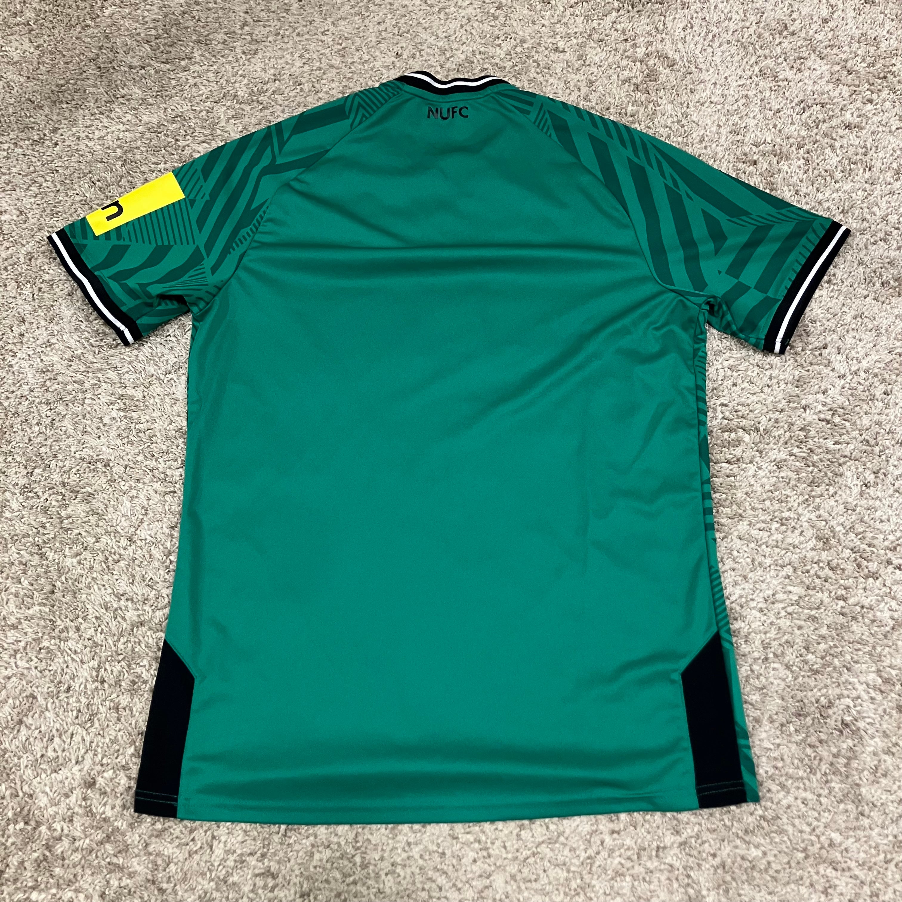 Newcastle United 2023/24 Away Green Castore Jersey Large
