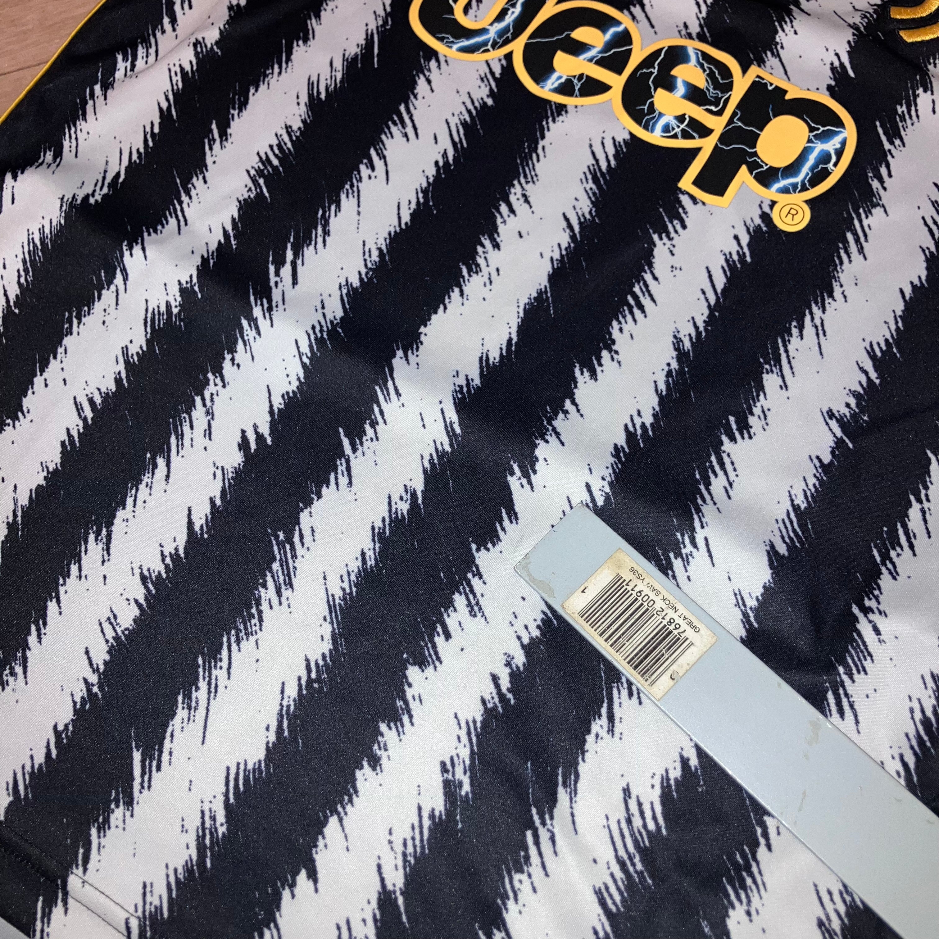 Juventus FC Kids 2023/24 Home adidas Jersey Large