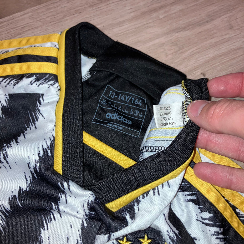 Juventus FC Kids 2023/24 Home adidas Jersey Large
