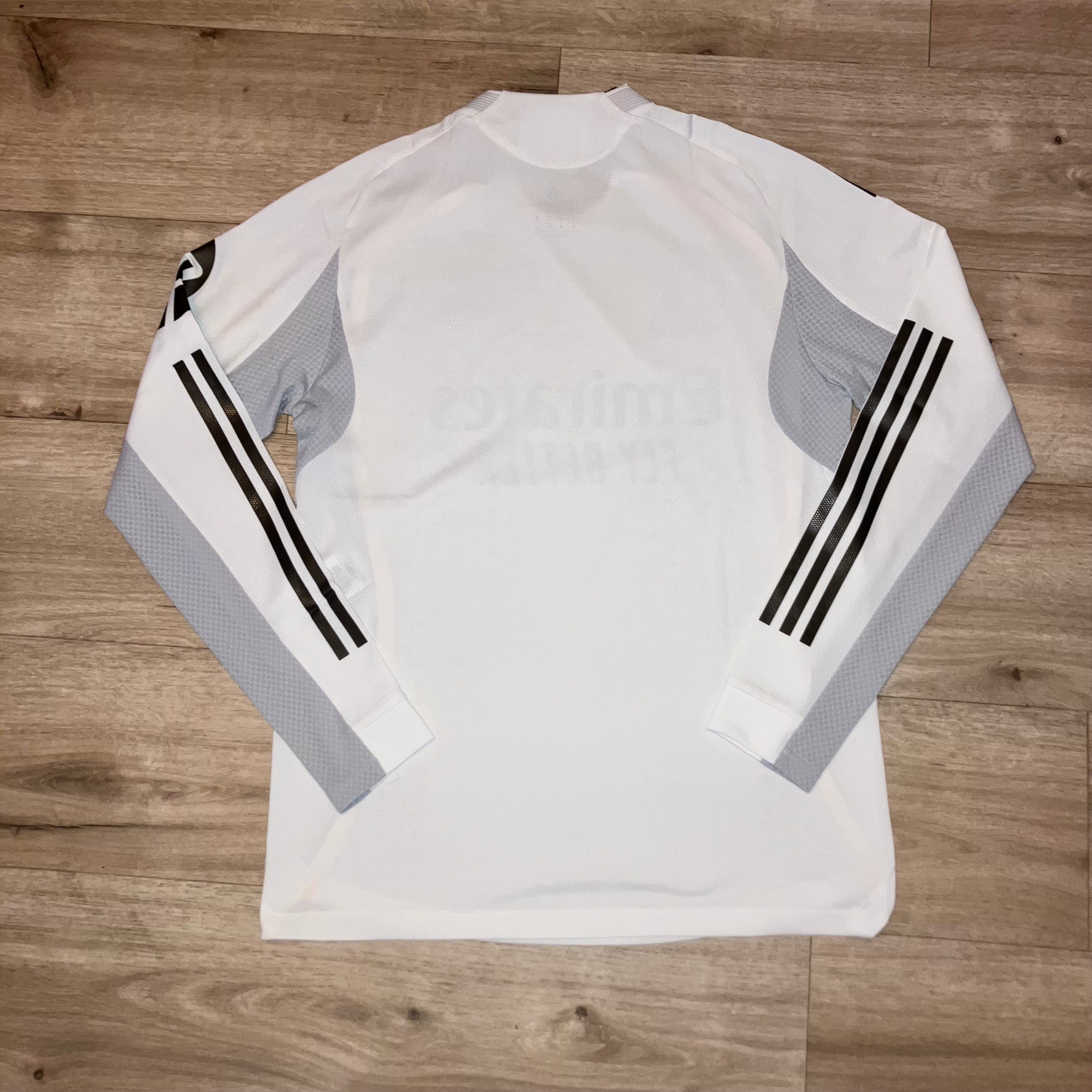 Real Madrid NWT 2025/26 Authentic Long Sleeve adidas Home Jersey Medium