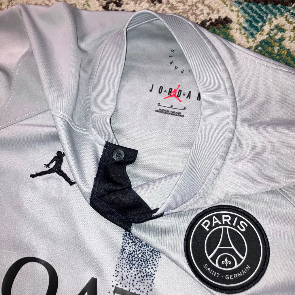 Lionel Messi 2022/23 Paris Saint Germain Road Gray Nike Jersey Medium