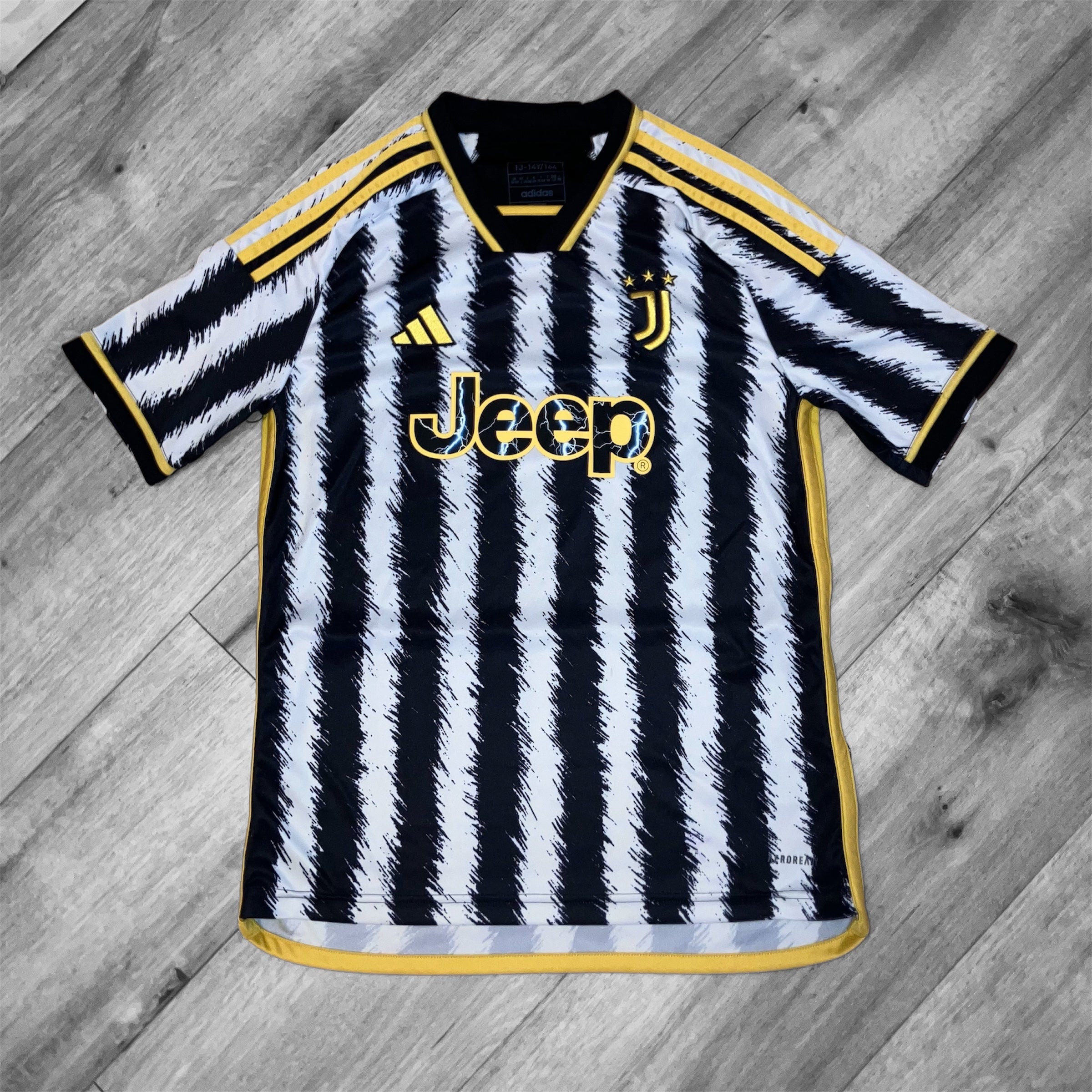 Juventus FC Kids 2023/24 Home adidas Jersey Large